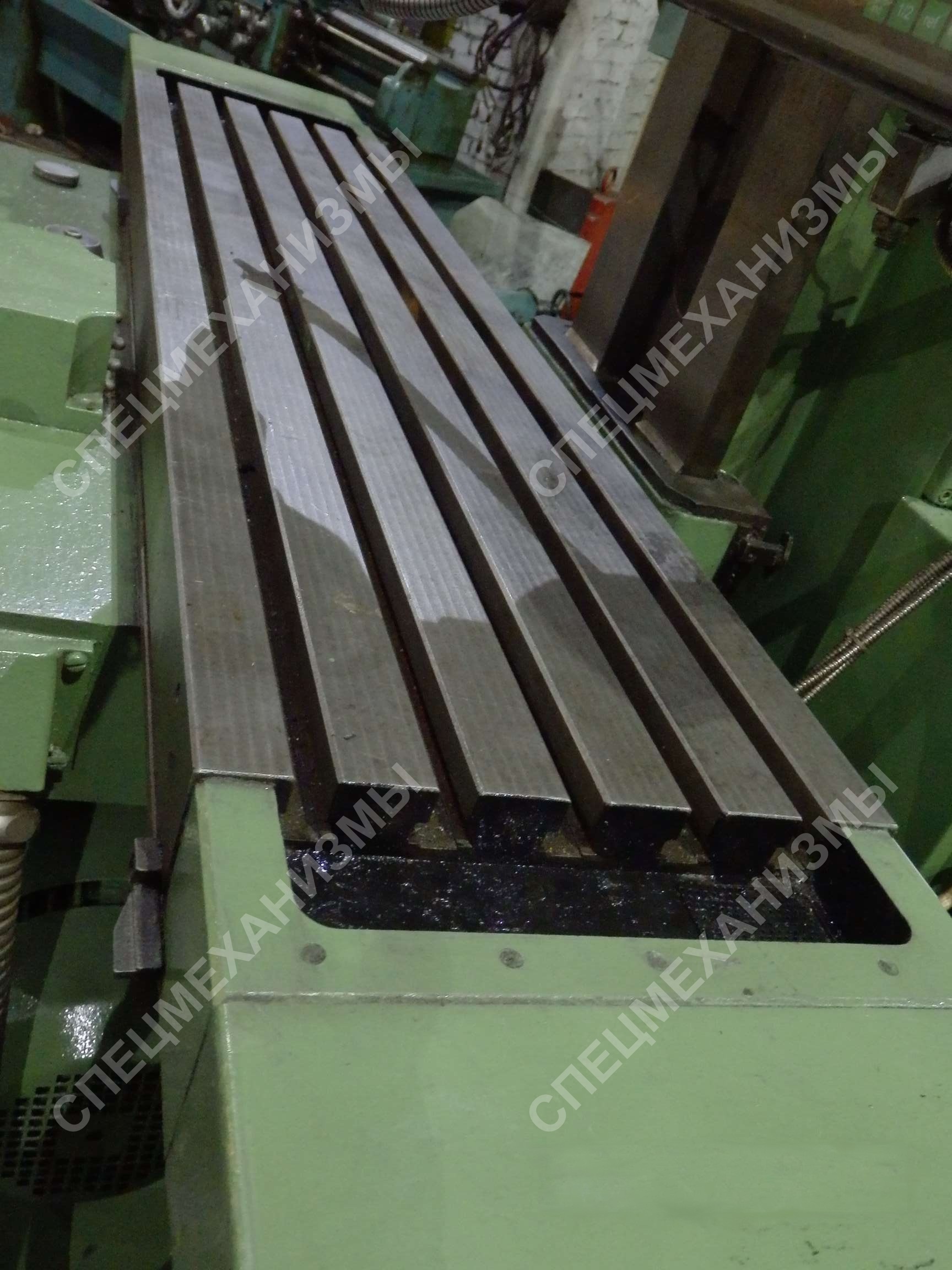 Вертикально-фрезерно-сверлильный станок FPV-281